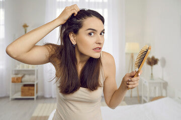 Ne faites pas ces erreurs ! Les erreurs courantes à éviter lors du brossage de vos cheveux.